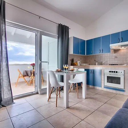 Seafront Suites Maja Vis Exterior photo